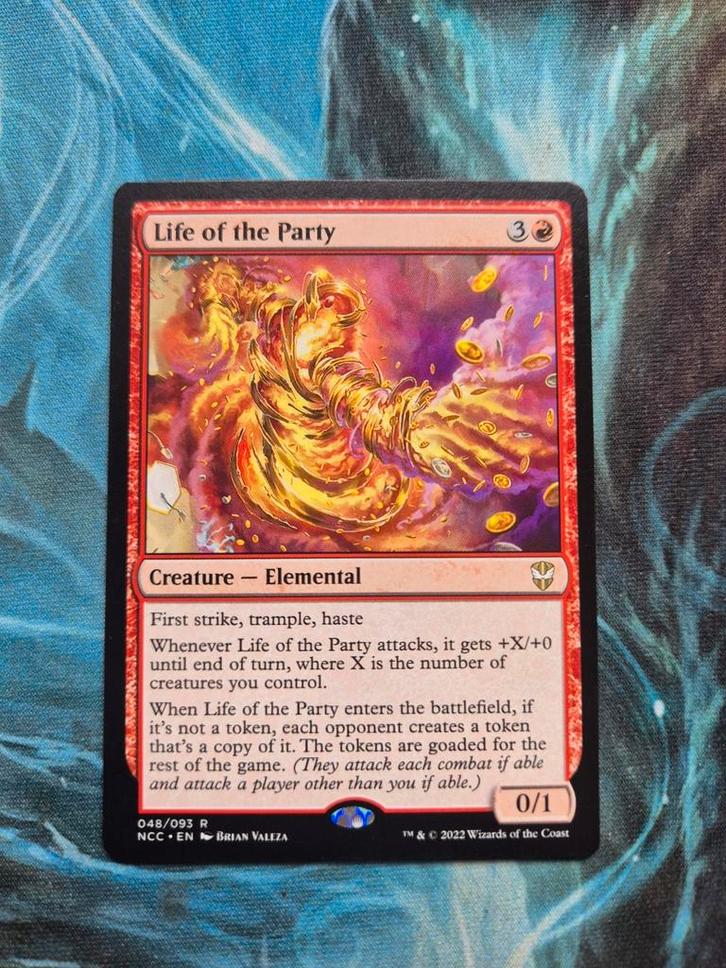 Life of the Party - Commander: Streets of New Capenna, Hobby en Vrije tijd, Verzamelkaartspellen | Magic the Gathering, Zo goed als nieuw