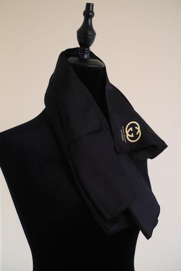 Gucci sjaal beschikbaar voor biedingen