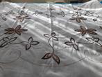 Mooi geborduurd tafelkleed vintage 1m30x1m50, Ophalen of Verzenden, Zo goed als nieuw, Rechthoek, Binnen