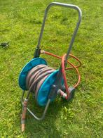Gardena tuinslang met slangenwagen compleet met koppelingen, Ophalen of Verzenden, Zo goed als nieuw, Tuinslang