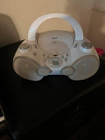 AEG radio/cd speler beschikbaar voor biedingen