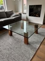 Prachtige glazen salontafel (110 x 110 cm) met houten poten, Huis en Inrichting, Tafels | Salontafels, Gebruikt, Vierkant, Ophalen of Verzenden