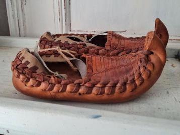 Brocante lederen opanca muiltjes  beschikbaar voor biedingen