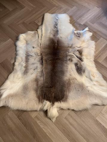 Rendierhuid, decoratief, grijs, wit, crème, bruin 125x110cm beschikbaar voor biedingen