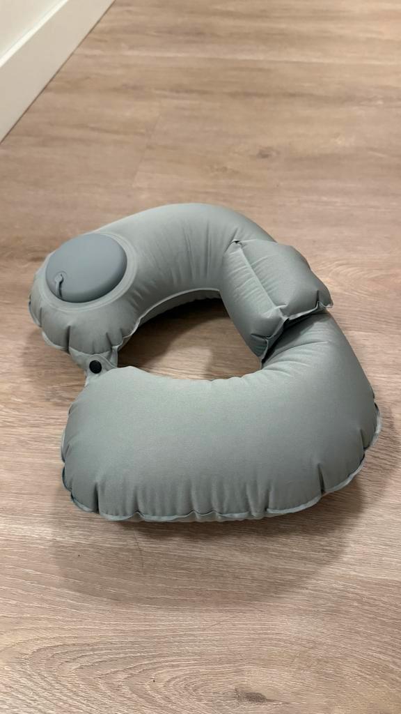 Opblaasbaar nekkussen grijs, Caravans en Kamperen, Kampeeraccessoires, Nieuw, Ophalen of Verzenden