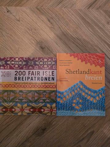 Twee boeken met breipatronen beschikbaar voor biedingen