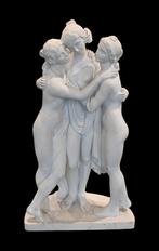 De Drie Gratiën – groot sculpturaal beeld in marmercomposiet, Antiek en Kunst, Ophalen