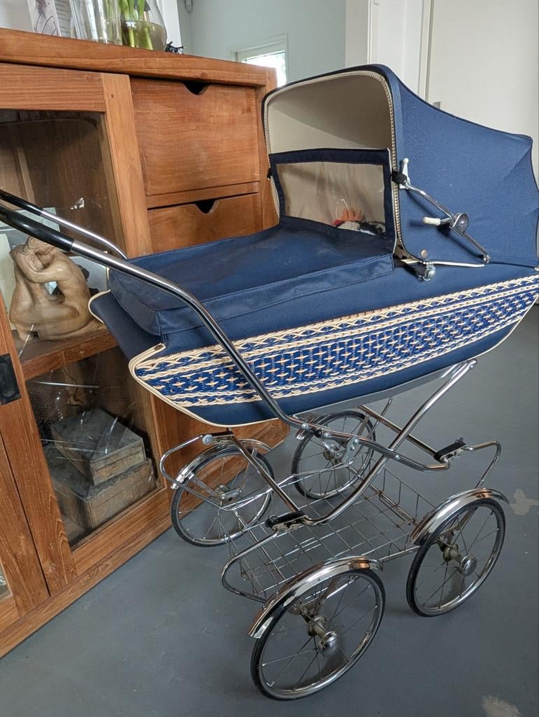 Poppenwagen uit 1968, Kinderen en Baby's, Speelgoed | Poppen, Ophalen of Verzenden, Babypop