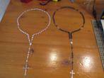 2 Rozenkransen 1 x zwart kraal Oud, 1 x wit glas Lourdes, Antiek en Kunst, Ophalen