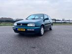 Volkswagen golf 1.8 GL Avenue luxe uitgevoerd, Auto's, Volkswagen, Voorwielaandrijving, Stof, 4 cilinders, 1200 kg