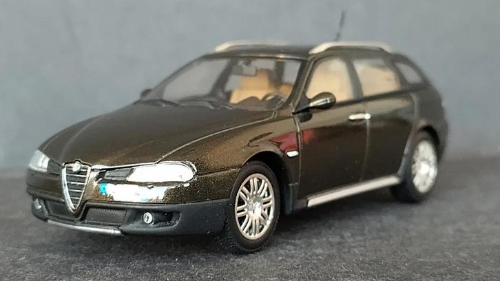Alfa Romeo 156 Crosswagon 1:43 Minichamps Pol, Hobby en Vrije tijd, Modelauto's | 1:43, Zo goed als nieuw, Auto, MiniChamps, Verzenden
