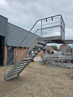 Stalen trap met bordes gegalv hoog 2,6mtr nob055, Doe-het-zelf en Verbouw, Ladders en Trappen, Ophalen, Zo goed als nieuw, 2 tot 4 meter