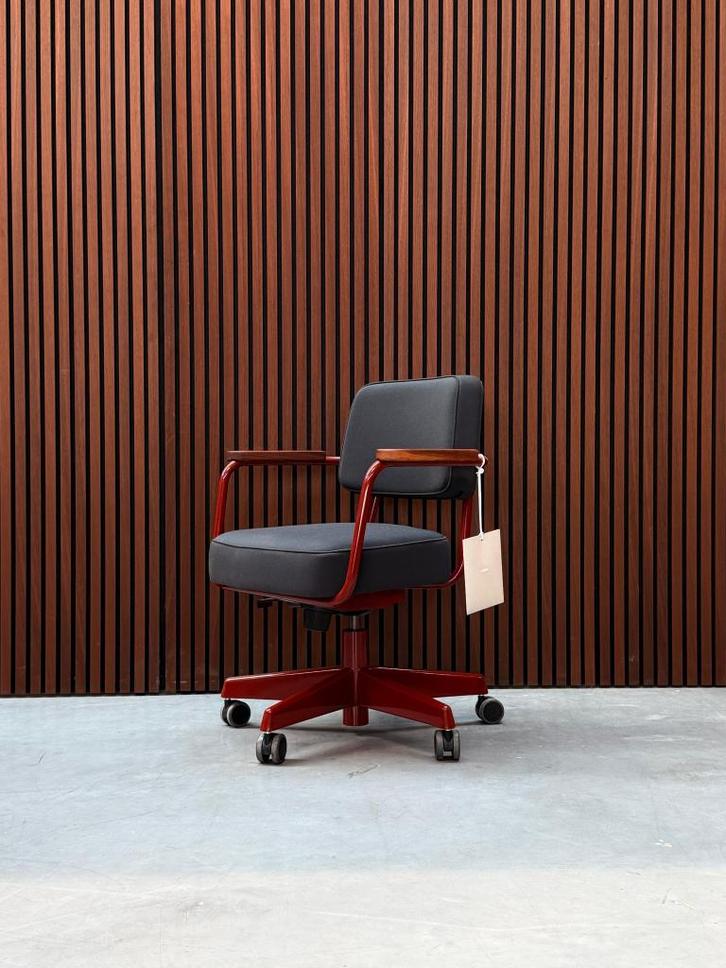 Vitra Fauteuil Direction Pivotant, Antiek en Kunst, Antiek | Meubels | Stoelen en Banken