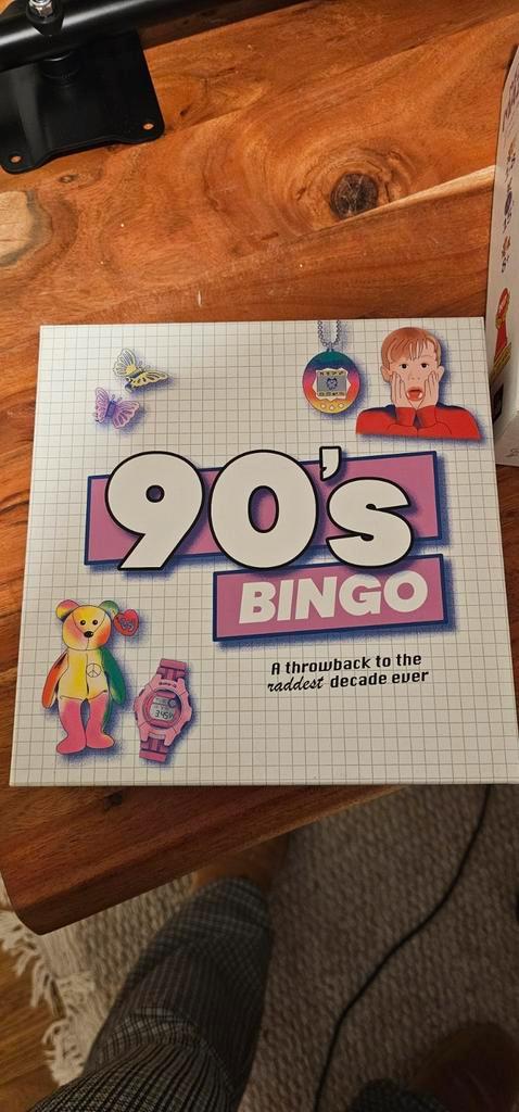 90's Bingo Spel - Nostalgische Bingo!, Hobby en Vrije tijd, Gezelschapsspellen | Bordspellen, Zo goed als nieuw, Ophalen of Verzenden