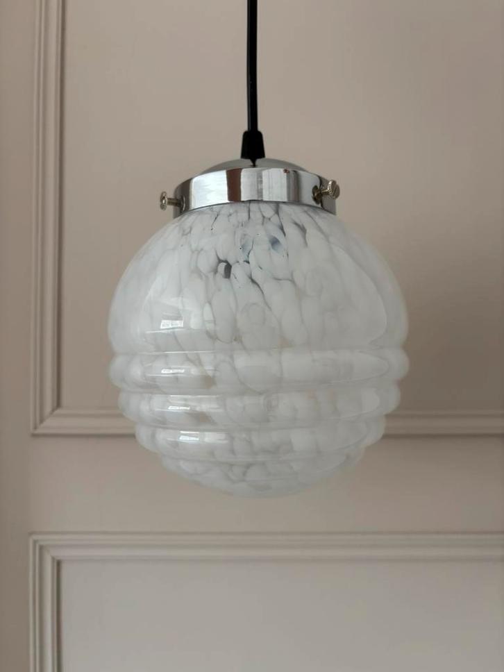 Franse hanglamp, clichy glas, vintage lamp, wit, Antiek en Kunst, Antiek | Lampen, Ophalen of Verzenden