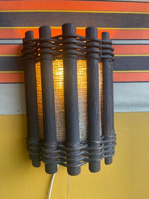 Vintage jaren 60 rotan wandlamp, Huis en Inrichting, Lampen | Wandlampen, Zo goed als nieuw, Hout, Stof, Ophalen of Verzenden