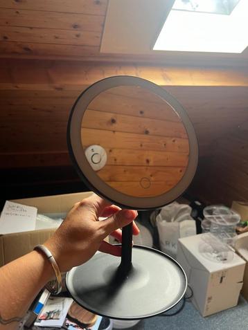 Makeup spiegel met lamp beschikbaar voor biedingen