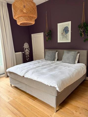Luxe boxspring 2x2 meter beschikbaar voor biedingen