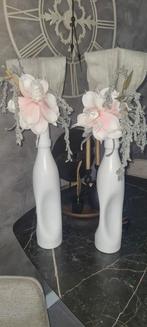 2 witte vazen met bloemen, Ophalen of Verzenden, Zo goed als nieuw