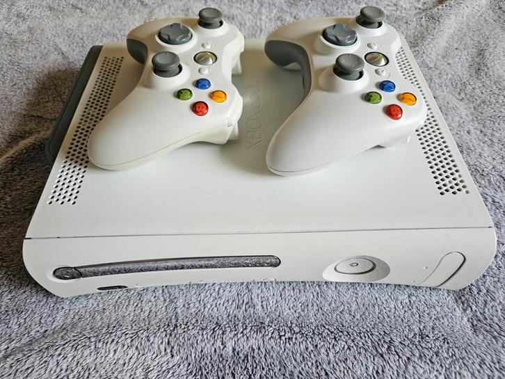 Xbox 360 60 GB Wit, Spelcomputers en Games, Spelcomputers | Xbox 360, Zo goed als nieuw, 60 GB, Met 2 controllers, Met games, Ophalen