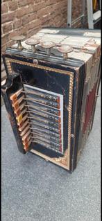 Oude Accordeon, Muziek en Instrumenten, Accordeons, Gebruikt, Overige formaten, Toetsaccordeon, Ophalen