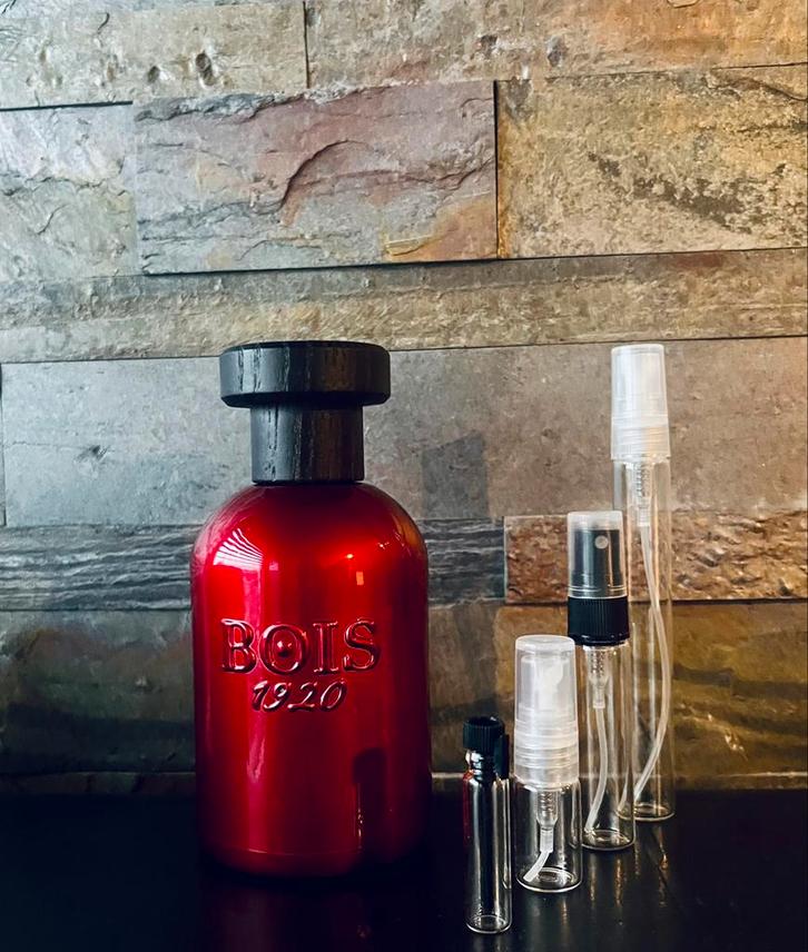 Bois 1920 Relativemente Rosso sample, Sieraden, Tassen en Uiterlijk, Uiterlijk | Parfum, Zo goed als nieuw, Ophalen of Verzenden