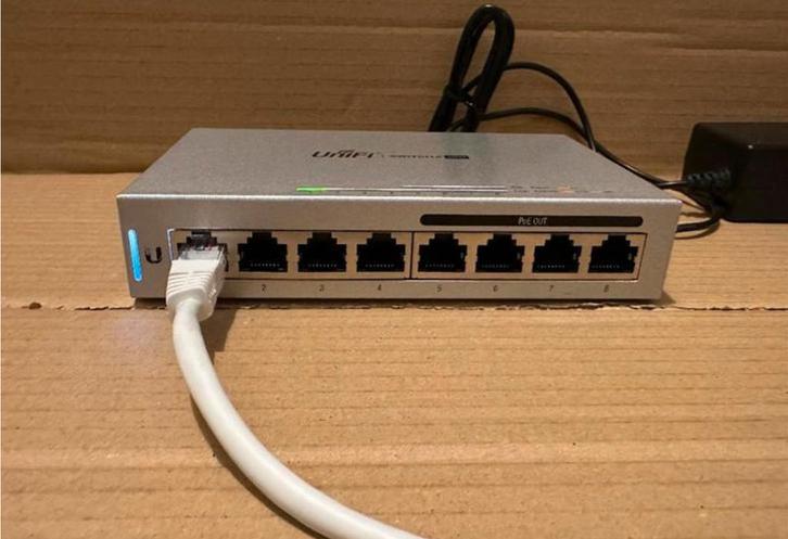 Ubiquiti UniFi US‑8‑60W – 8‑Poorts Switch (4 PoE), Computers en Software, Netwerk switches, Zo goed als nieuw, Ophalen of Verzenden