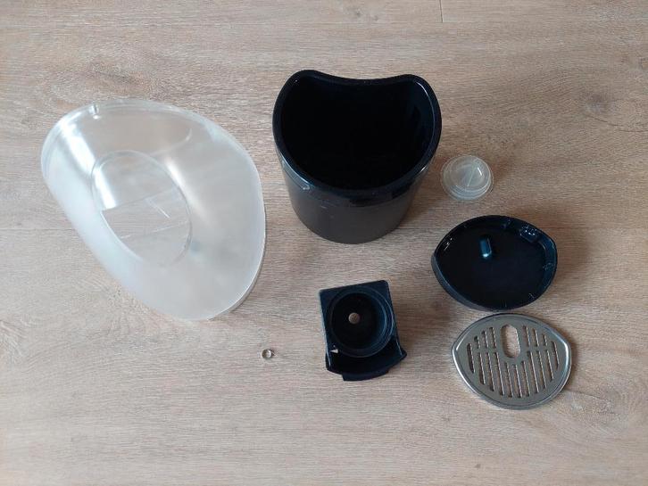 Onderdelen Nescafe dolce gusto genio 2 KP160, Witgoed en Apparatuur, Koffiezetapparaten, Gebruikt, Koffiepads en cups, Koffiemachine