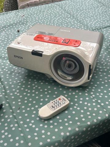 Epson Beamer - Oudje, maar werkt! beschikbaar voor biedingen