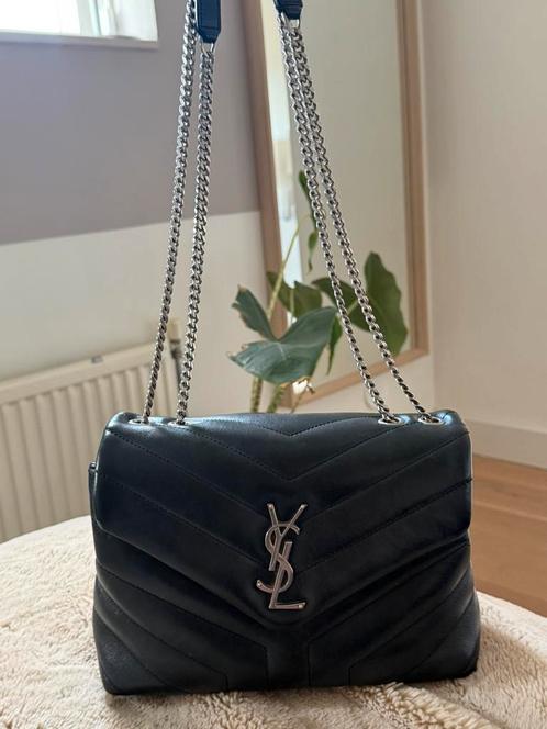 Yves Saint Laurent Loulou small, Sieraden, Tassen en Uiterlijk, Tassen | Damestassen, Gebruikt, Handtas, Zwart, Ophalen of Verzenden