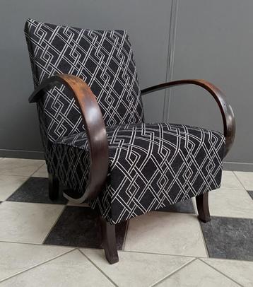 30 jaren zwarte Tsjechisch fauteuil Jindřich Halabala H-227  beschikbaar voor biedingen