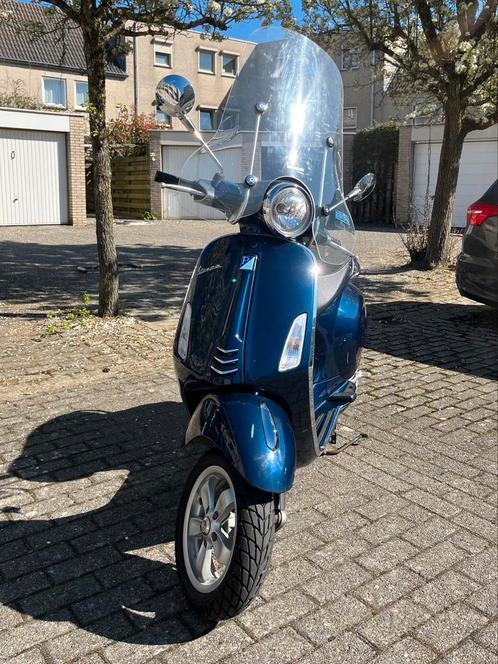 Vespa Primavera donkerblauw 2016 (snor), Fietsen en Brommers, Scooters | Vespa, Gebruikt, Overige modellen, Ophalen