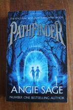 Angie Sage - The Magykal World of Todhunter Moon Pathfinder, Ophalen of Verzenden, Fictie, Angie Sage, Zo goed als nieuw