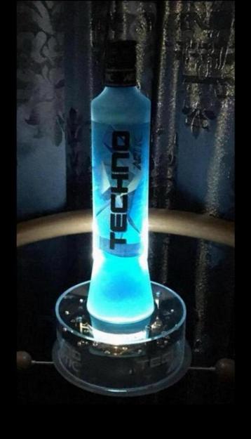 Techno ARTIC Verlichte Fles met bewegende vloeistof Mancave. beschikbaar voor biedingen
