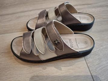 Solidus slippers beschikbaar voor biedingen