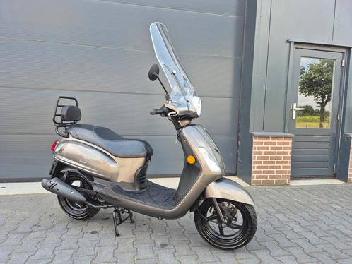 Sym fiddle 2 4T 50cc Bromscooter 5661 km BJ 2022, Fietsen en Brommers, Scooters | SYM, Zo goed als nieuw, Fiddle, Maximaal 45 km/u