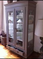 Grijze vitrinekast met 2 deuren en 2 lades, Ophalen, 100 tot 150 cm, 200 cm of meer, Met lade(s)