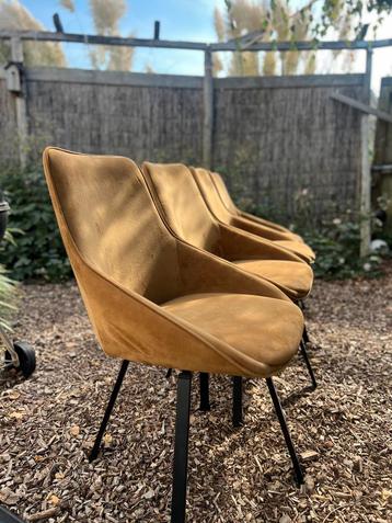 Draaibare eetkamerstoelen beschikbaar voor biedingen