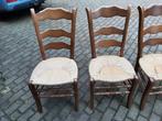Vier houten stoelen met rieten zitting, Ophalen