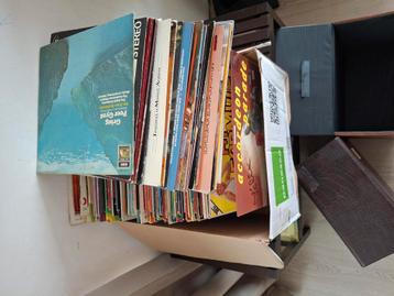 +/- 125 platen LP + 2 handige koffers beschikbaar voor biedingen