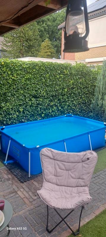 Zwembad compleet met pomp en chloordispenser beschikbaar voor biedingen
