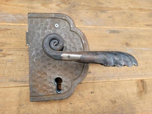 Antiek oud smeedijzeren slot met deurklink hekwerk poort, Tuin en Terras, Tuinhekken en Hekwerk, Zo goed als nieuw, Sierhekwerk