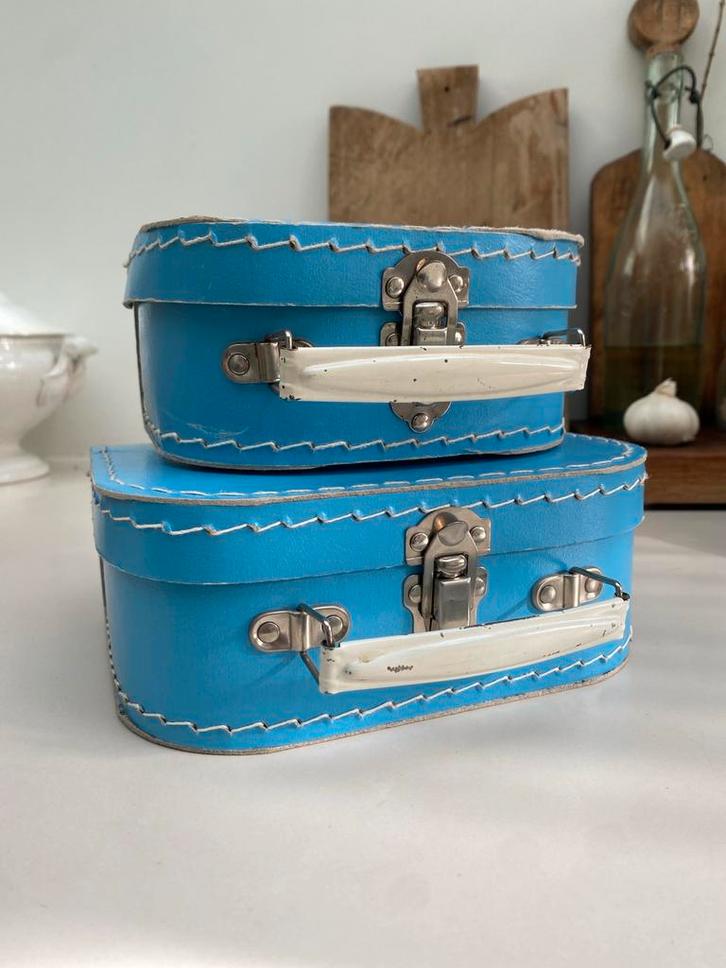 Oude Speelgoed Koffertjes - Lichtblauw, Huis en Inrichting, Woonaccessoires | Kisten, Gebruikt, Minder dan 50 cm, 50 tot 100 cm