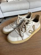 Wit/gouden Veja V-10 maat 38, Kleding | Dames, Schoenen, Ophalen of Verzenden, Gedragen, Wit, Sneakers of Gympen