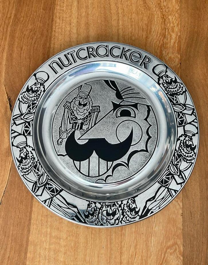 4 decoratieve basisplaten - Notenkraker, Huis en Inrichting, Keuken | Servies, Zo goed als nieuw, Bord(en), Overige stijlen, Overige materialen