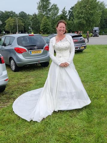 Trouwjurk maat 40 beschikbaar voor biedingen