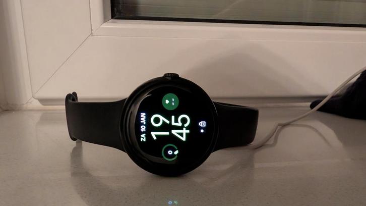 Pixel Watch 1 LTE - Zo goed als nieuw!, Sieraden, Tassen en Uiterlijk, Smartwatches, Zo goed als nieuw, Android, Zwart, Afstand