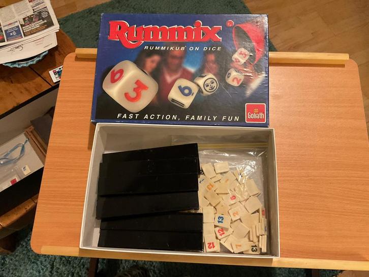 Rummikub (in een doos van Rummix), Hobby en Vrije tijd, Gezelschapsspellen | Bordspellen, Zo goed als nieuw, Een of twee spelers