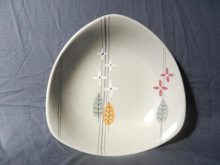 Schaal Flora Gouda plateel decor Hawai 1958-1961 b.21,2, Antiek en Kunst, Antiek | Keramiek en Aardewerk, Ophalen of Verzenden