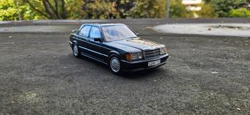 1:18 Mercedes-Benz 190E 2.3 16v blue/black metallic AutoArt  beschikbaar voor biedingen